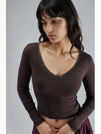 T-shirt ajusté col v détails dentelle manches longues busem