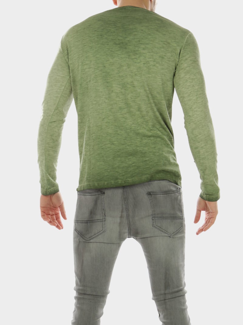 T-shirt manches longues col V imprimé Kaki - Kiabi