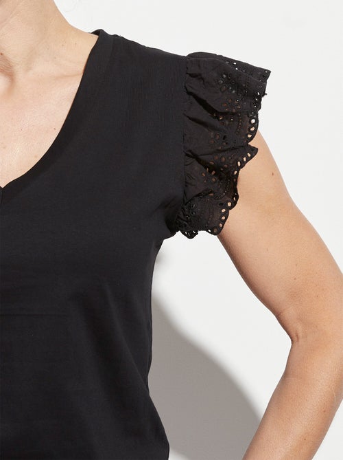 T-shirt manches volantées avec encolure V - Kiabi