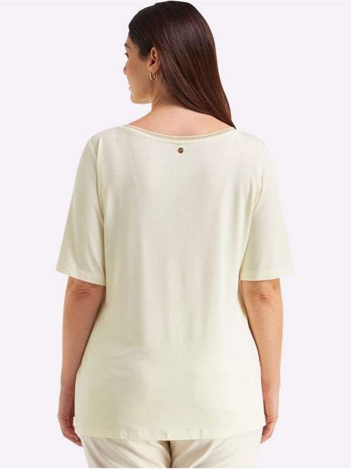 T-shirt Motif Féminin - Taille Standard - Sheego - Kiabi T-shirt Motif Féminin - Taille Standard - Sheego - Kiabi