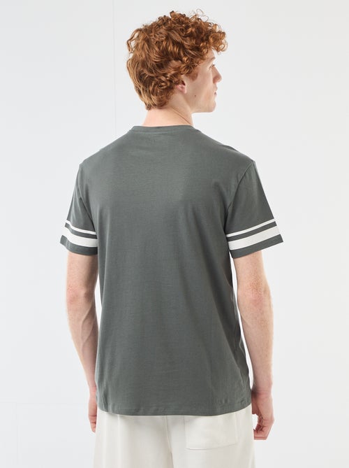 T-shirt 'One piece' en coton uni avec rayures manches - Kiabi