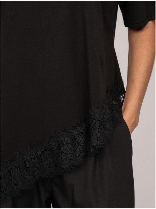 T-shirt oversize asymétrique bordure dentelle forinel - Kiabi T-shirt oversize asymétrique bordure dentelle forinel - Kiabi
