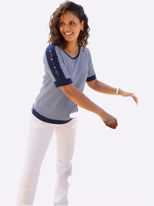 T-shirt rayé à encolure arrondie avec manches courtes ornées de boutons - Taille standard - Witt - Kiabi T-shirt rayé à encolure arrondie avec manches courtes ornées de boutons - Taille standard - Witt - Kiabi