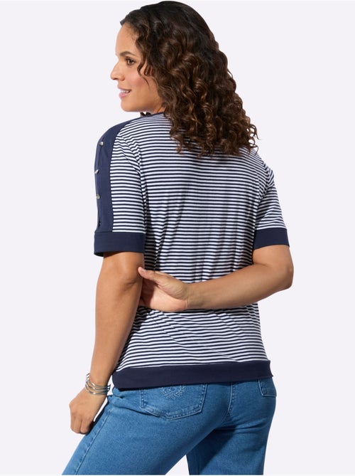 T-shirt rayé à encolure arrondie avec manches courtes ornées de boutons - Taille standard - Witt - Kiabi T-shirt rayé à encolure arrondie avec manches courtes ornées de boutons - Taille standard - Witt - Kiabi