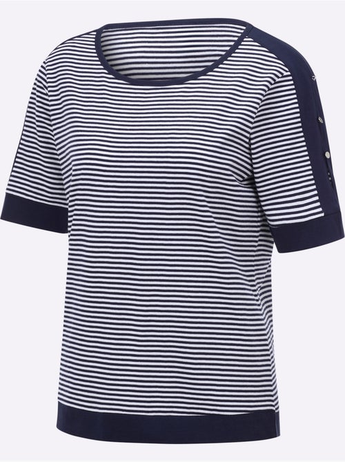 T-shirt rayé à encolure arrondie avec manches courtes ornées de boutons - Taille standard - Witt - Kiabi T-shirt rayé à encolure arrondie avec manches courtes ornées de boutons - Taille standard - Witt - Kiabi