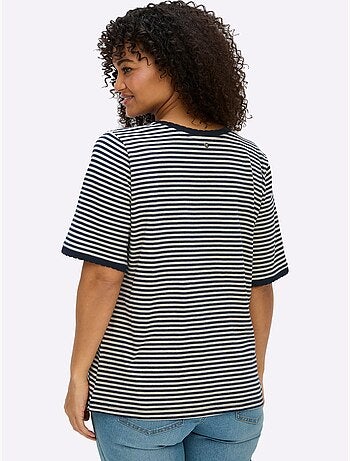 T-shirt Rayé Séduisant Motif à Rayures - Taille Standard - Sheego