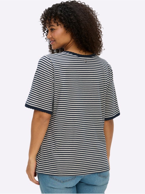 T-shirt Rayé Séduisant Motif à Rayures - Taille Standard - Sheego - Kiabi