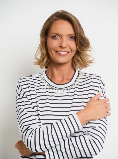 T-shirt rayures avec encolure strass - Kiabi