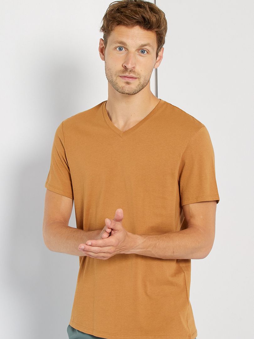 T-shirt regular col V en coton beige - Kiabi