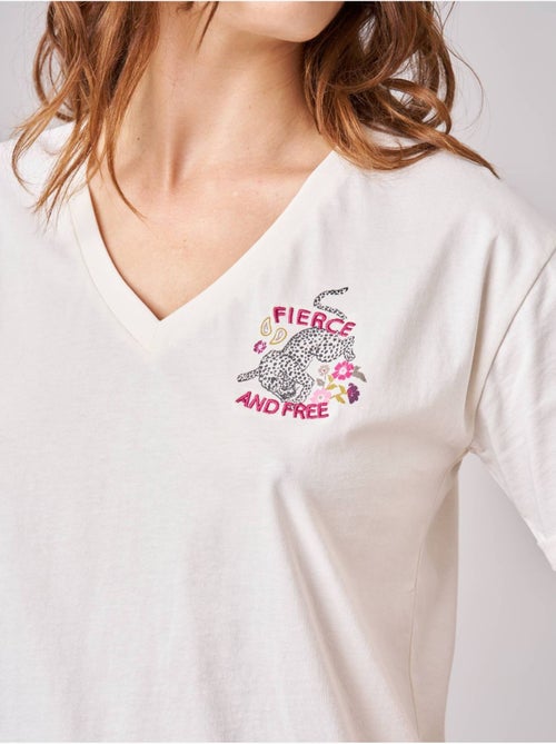 T-shirt regular femme en 100% coton imprimé graphique "fierce and free" 'deeluxe' - Kiabi T-shirt regular femme en 100% coton imprimé graphique "fierce and free" 'deeluxe' - Kiabi