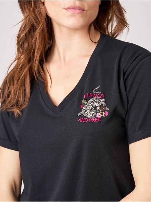 T-shirt regular femme en 100% coton imprimé graphique "fierce and free" 'deeluxe' - Kiabi T-shirt regular femme en 100% coton imprimé graphique "fierce and free" 'deeluxe' - Kiabi