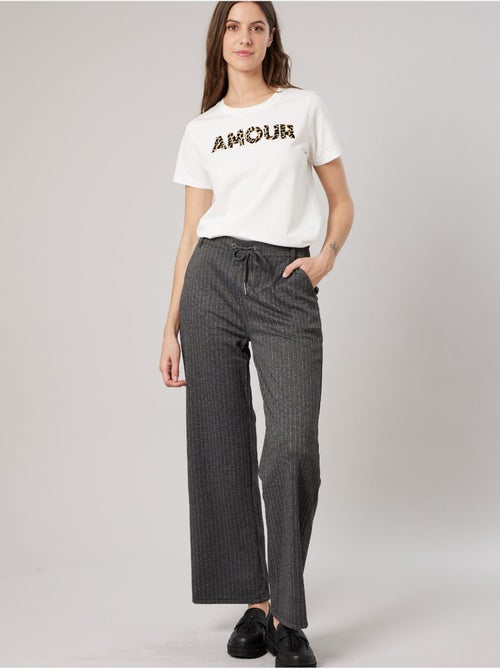 T-shirt regular femme en 100% coton inscription AMOUR en léopard 'Deeluxe' - Kiabi T-shirt regular femme en 100% coton inscription AMOUR en léopard 'Deeluxe' - Kiabi