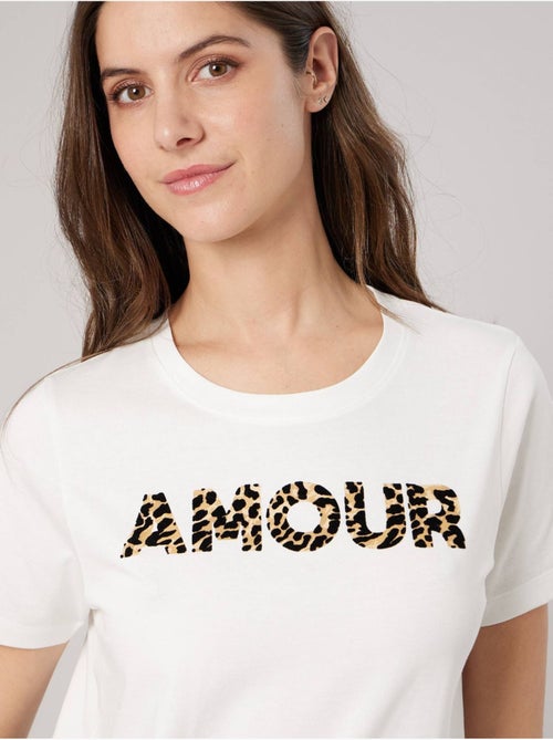 T-shirt regular femme en 100% coton inscription AMOUR en léopard 'Deeluxe' - Kiabi T-shirt regular femme en 100% coton inscription AMOUR en léopard 'Deeluxe' - Kiabi