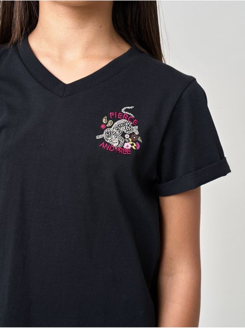 T-shirt regular fille en 100% coton imprimé graphique "fierce and free" 'deeluxe' - Kiabi T-shirt regular fille en 100% coton imprimé graphique "fierce and free" 'deeluxe' - Kiabi