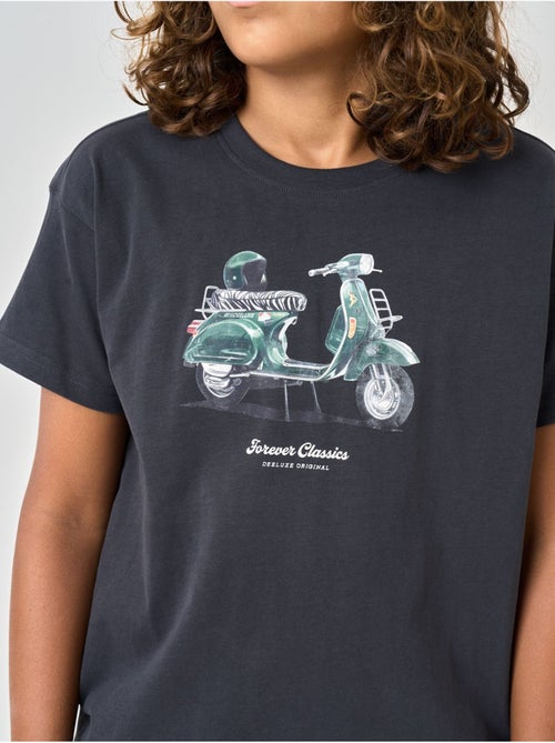 T-shirt regular garçon en 100% coton avec imprimé scooter vintage 'deeluxe' - Kiabi T-shirt regular garçon en 100% coton avec imprimé scooter vintage 'deeluxe' - Kiabi