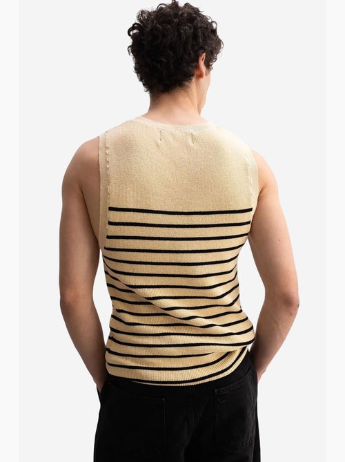 T-shirt sans manches à rayures coupe ajustée pour homme giesto - Kiabi T-shirt sans manches à rayures coupe ajustée pour homme giesto - Kiabi