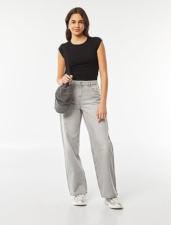 T-shirt sans manches avec ouverture dans le bas du dos