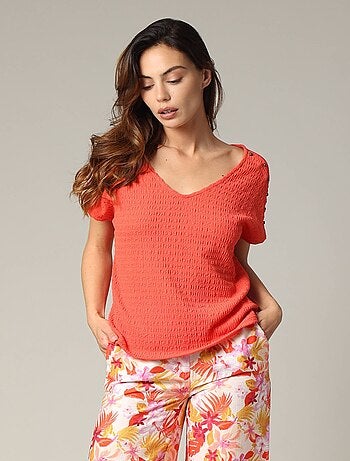 T-shirt texturé à col V avec manches ornées de boutons 'Deeluxe'