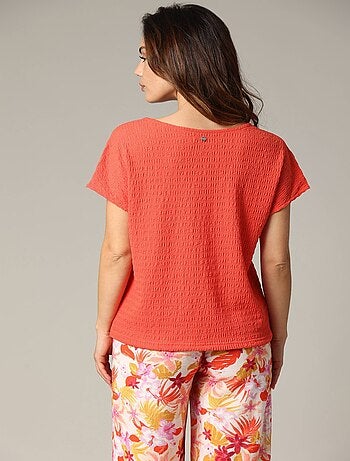T-shirt texturé à col V avec manches ornées de boutons 'Deeluxe'