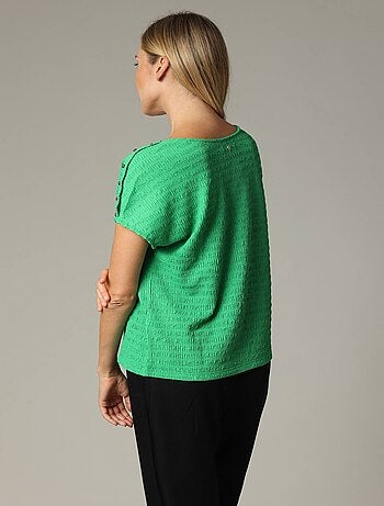 T-shirt texturé à col V avec manches ornées de boutons 'Deeluxe'