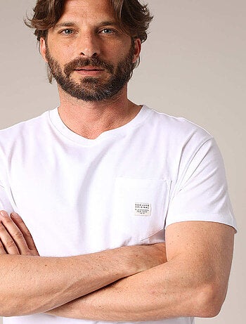 T-shirt uni 100% coton avec poche poitrine
'Deeluxe'
