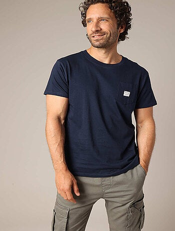 T-shirt uni 100% coton avec poche poitrine et étiquette tissée « DEELUXE ORIGINAL ». 'Deeluxe'