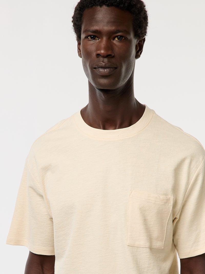 T-shirt uni à manches courtes avec poche poitrine Blanc - Kiabi