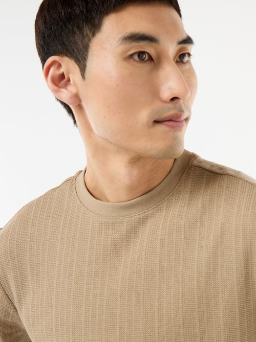 T-shirt uni à manches courtes en maille fantaisie - Kiabi