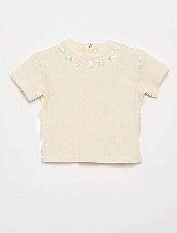 T-shirt uni avec fleurs fantaisies au col