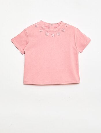 T-shirt uni avec fleurs fantaisies au col