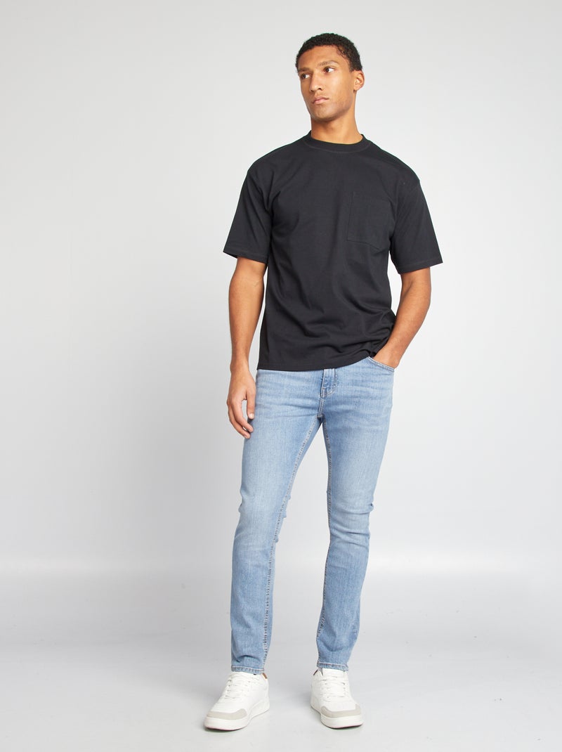 T-shirt uni avec poche poitrine noir - Kiabi