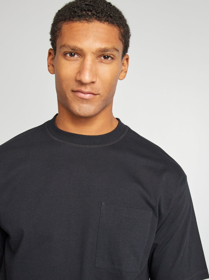 T-shirt uni avec poche poitrine noir - Kiabi