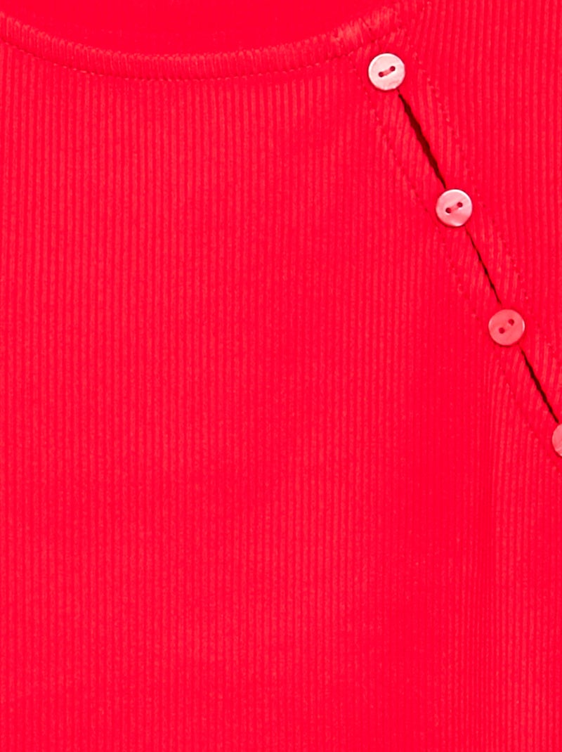 T-shirt uni en maille côtelée avec épaule boutonnée Rouge - Kiabi