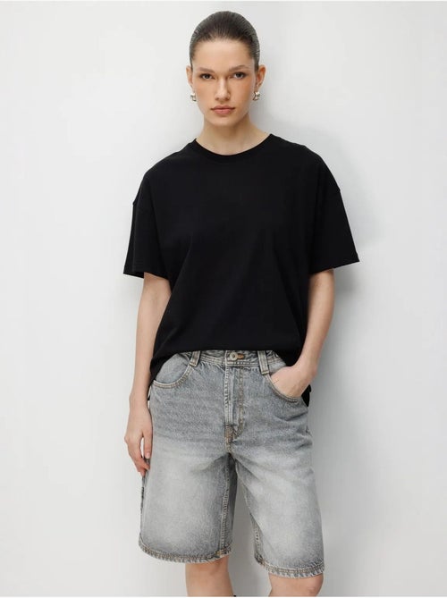 T-shirt uni oversize à col rond et fente mixray - Kiabi T-shirt uni oversize à col rond et fente mixray - Kiabi