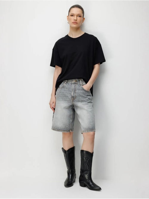 T-shirt uni oversize à col rond et fente mixray - Kiabi T-shirt uni oversize à col rond et fente mixray - Kiabi