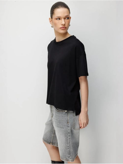 T-shirt uni oversize à col rond et fente mixray - Kiabi T-shirt uni oversize à col rond et fente mixray - Kiabi
