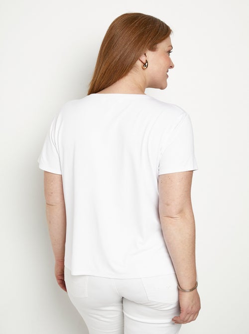 T-shirt uni strass col rond manches courtes - Kiabi T-shirt uni strass col rond manches courtes - Kiabi