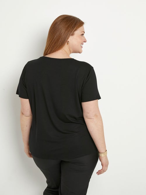 T-shirt uni strass col rond manches courtes - Kiabi T-shirt uni strass col rond manches courtes - Kiabi