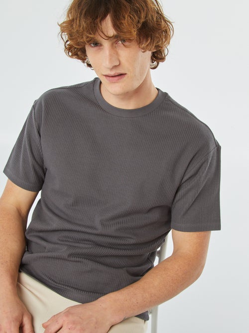 T-shirt uni texturé à manches courtes - Kiabi