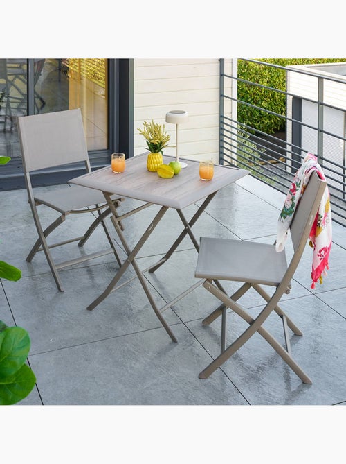 Table de jardin pliable 2 places en aluminium et verre effet bois AZUA - Kiabi Table de jardin pliable 2 places en aluminium et verre effet bois AZUA - Kiabi