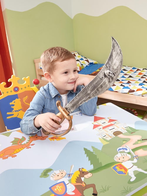 Table pour chambre enfant ou bébé garçon en bois Knights & Dragons - Kiabi Table pour chambre enfant ou bébé garçon en bois Knights & Dragons - Kiabi