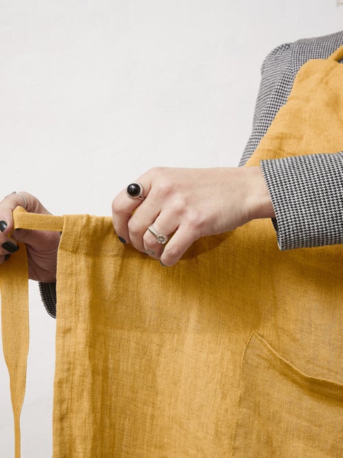 Tablier ajustable en lin lavé SOLINE Élégance et praticité en cuisine - Kiabi Tablier ajustable en lin lavé SOLINE Élégance et praticité en cuisine - Kiabi