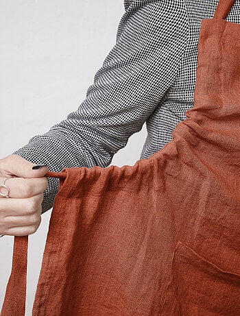 Tablier ajustable en lin lavé SOLINE – Élégance et praticité en cuisine