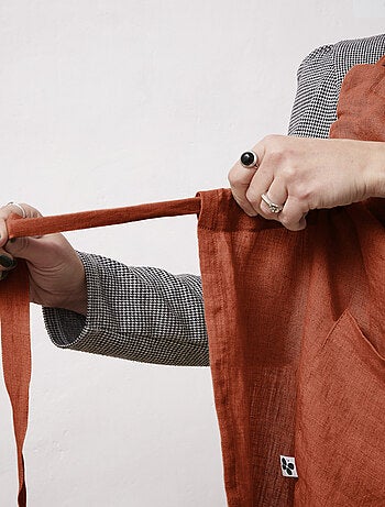 Tablier ajustable en lin lavé SOLINE – Élégance et praticité en cuisine