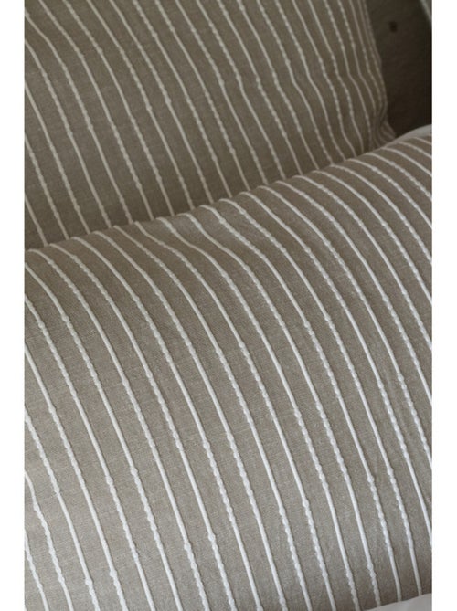 Taie d'oreiller - L'effet papillon - Face avant : 345 gr/m² - Face arrière : Percale 80 fils - Kiabi Taie d'oreiller - L'effet papillon - Face avant : 345 gr/m² - Face arrière : Percale 80 fils - Kiabi