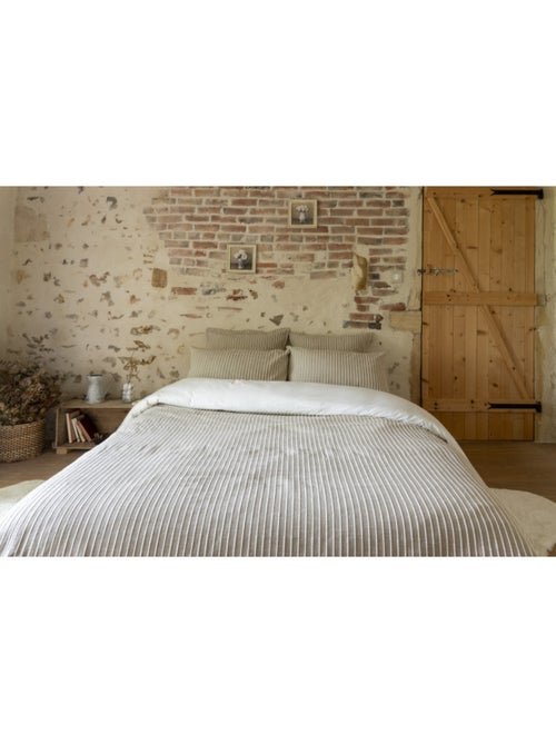 Taie d'oreiller - L'effet papillon - Face avant : 345 gr/m² - Face arrière : Percale 80 fils - Kiabi Taie d'oreiller - L'effet papillon - Face avant : 345 gr/m² - Face arrière : Percale 80 fils - Kiabi
