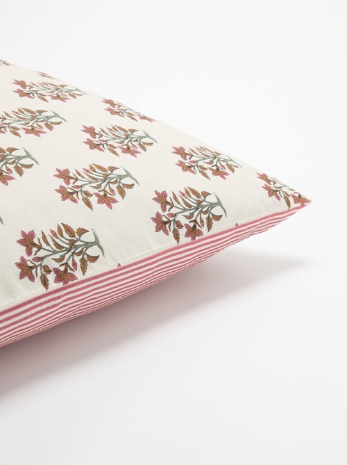 Taie d'oreiller imprimée 63x63 cm en coton - Kiabi Taie d'oreiller imprimée 63x63 cm en coton - Kiabi