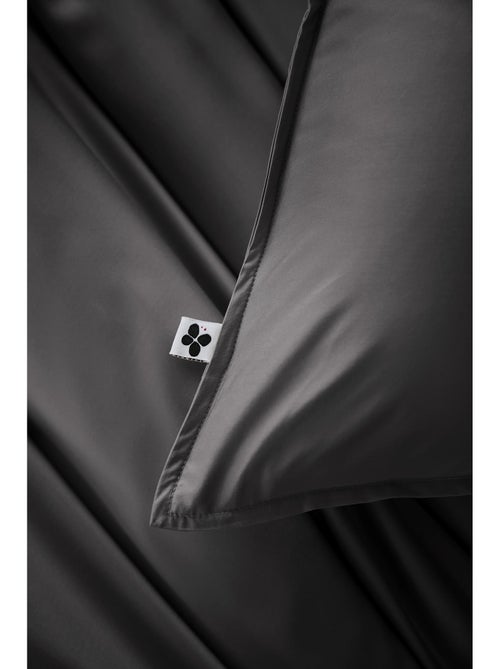 Taie d’Oreiller – Satin de Bambou – Ultra douce - Salomé - Kiabi Taie d’Oreiller – Satin de Bambou – Ultra douce - Salomé - Kiabi
