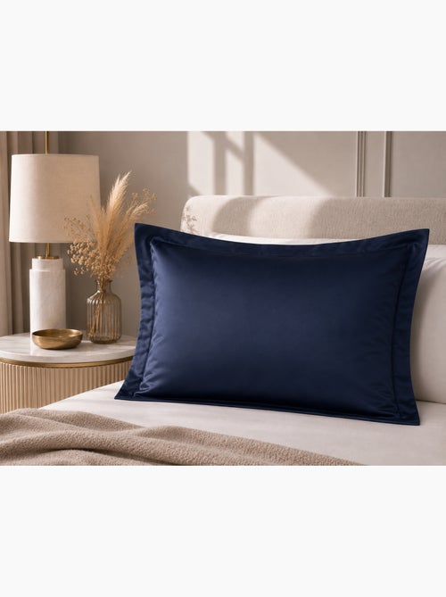 Taie d'Oreiller – Satin de Coton 120 Fils/cm² – Hôtellerie Haut de Gamme - Kiabi Taie d'Oreiller – Satin de Coton 120 Fils/cm² – Hôtellerie Haut de Gamme - Kiabi