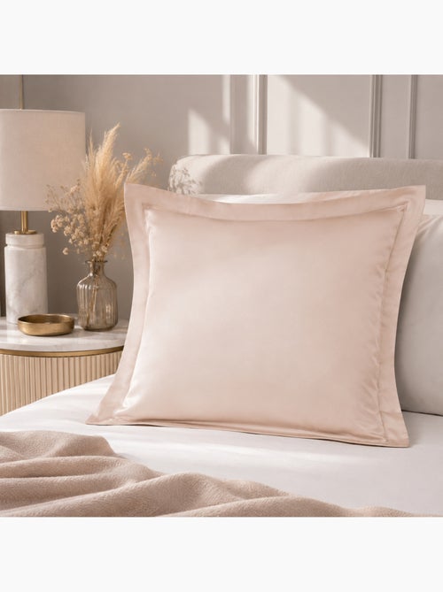 Taie d'Oreiller – Satin de Coton 120 Fils/cm² – Hôtellerie Haut de Gamme - Kiabi Taie d'Oreiller – Satin de Coton 120 Fils/cm² – Hôtellerie Haut de Gamme - Kiabi
